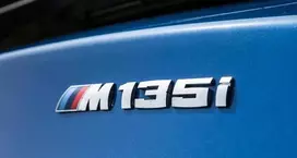 NAUJA OEM Originali BMW F20 F21 Bagažinės Dangčio M135i Emblema Ženklelis Logotipas 51148055785