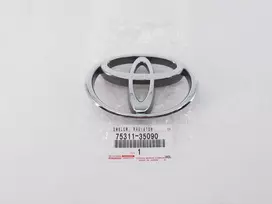 AUTENTIŠKAS TOYOTA 4RUNNER TACOMA T100 PICKUP PRIEKINIS GROTELIŲ CHROMO EMBLEMA 75311-35090