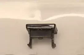 TOYOTA HILUX MK8 Pavarų perjungimo užrakto atleidimo mygtuko dangtelis 335540K020 NAUJAS ORIGINALUS