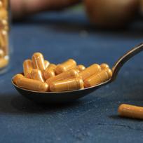 Ekologiška ciberžolė (turmeric) su juodaisiais pipirais, kapsulėse 550 mg (vnt)