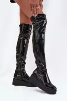 Boto Lakuoti juodi batai iki kelių ant platformos