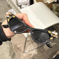 Non-polarized Fashion Cat Eye Shades Original Brand White Pearl Design Sunglasses Women Crystal Shiny High Quality Decor Sun Glasses white