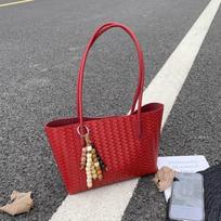 Versatile Women's Crossbody Shoulder Bag Handbag Wing Design Fall Winter New Style Fashiable Single Strap Handbag No pendant