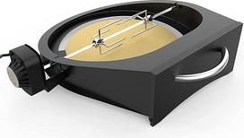 "Onlyfire 6065 PizzaRing" rinkinys su "Kamado Joe Classic/Pit Boss 22" keraminėms kepsninėms skirtu rotaciniu varikliu, picos įdėklu ir picos kepimo iešmeliu, įskaitant sukamąjį variklį, "Burp Bar" ir picos akmenį