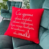 Dekoratyvinė pagalvėlė "Čia gyvena tikra meilė"