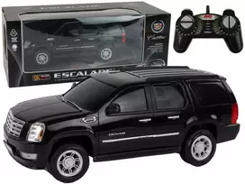 Automobilio Cadillac Escalade su nuotolinio valdymo pultu, juodas