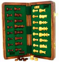 Italfama MAGNETINIAI mediniai šachmatai + ŠAŠKĖS. 13,5x13,5cm., karalius: 1,8cm.