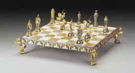 Italfama VIDURAMŽIAI: ypač prabangūs šachmatai iš Bronzos dengti tikru 24K auksu