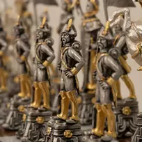 Italfama Napoleonas VS Dimitrijus: meniški ypatingos prabangos šachmatai