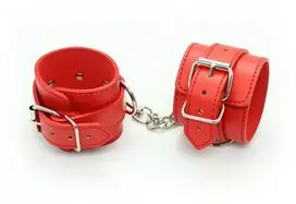 Toyz4Lovers Raudona kajdanki do kostek rąk universalus bdsm