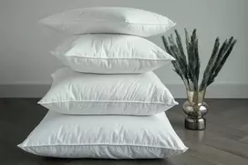 MIEGO GURU Pūkinė pagalvė 90% žąsų pūkų "LUXURY" 70x70cm (600g.)