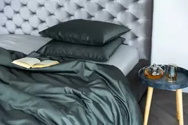 MIEGO GURU PREMIUM satino patalynės komplektas “Dark sage žalias” (TC300) 220x240cm