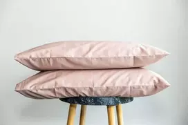 Patalynės komplektas MIEGO GURU PREMIUM satino pagalvės užvalkalas " Pudra" (TC300) 60x60cm