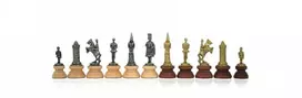 Italfama CAMELOT: metalinės/medinės šachmatų figūros. Aukštis: 9cm., diametras: 2,9cm.
