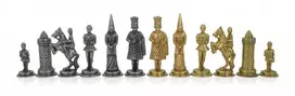 Italfama CAMELOT: metalinės šachmatų figūros. Aukštis: 9cm., diametras: 3,2cm.