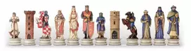 Italfama Šachmatų figūros KRYŽIUOČIAI prieš SARACĖNUS. Aukštis: 8cm., diametras: 2,6cm.