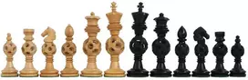 Italfama Juodmedžio stiliaus drožinėtos medinės šachmatų figūros. Aukštis: 12,5cm., diametras: 3,5cm.