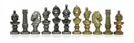 Italfama ROMĖNAI: metalinės šachmatų figūros. Aukštis: 9,8cm., diametras: 3,1cm.