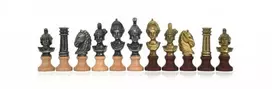 Italfama ROMĖNAI: metalinės/medinės šachmatų figūros. Aukštis: 10,3cm., diametras: 3,2cm.