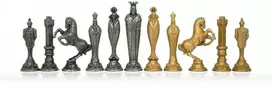 Italfama RENESANSAS: didelės metalinės šachmatų figūros. Aukštis: 13,8cm., diametras: 3,8cm.