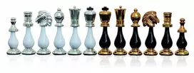 Italfama Žalvarinės/medinės juodos/baltos spalvos šachmatų figūros. Aukštis: 10cm., diametras: 2,9cm.