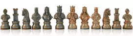 Italfama VIDURAMŽIAI: alavinės šachmatų figūros. Aukštis: 9cm., diametras: 3,3cm.
