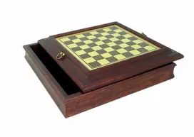 Italfama Žalvario stiliaus medinė šachmatų lenta SU DĖTUVE. 38x38cm., kvadratas: 3cm.