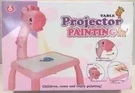 Milly Mally Stalas su projektoriumi