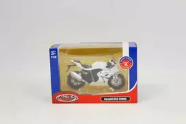 Daffi Model MSZ 1:18 Suzuki GSX-R1000 balta 33167