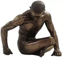 Italfama Nuogo susimasčiusio vyro figūra. Išmatavimai: 13x11x11cm.