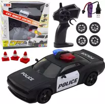 Nuotoliniu būdu valdomas policijos drifto automobilis su keičiamais ratais