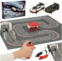 Automobilių lenktynių trasa su automobiliais