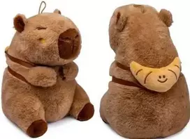 Pc Merch Kawaii - Capybara With Croissant Backpack Pliušinis Žaislas | 25 cm