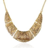 Vintage Palace Style Metal Bib Necklace With Geometric Design For Retro Fashion Enthusiasts auksas