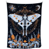 Tapestry Moth Trippy Mushroom Witch 75x100 juoda