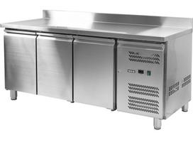 Šaldymo stalas | 3 durų | Linija 700 (YG-05255)