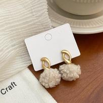 Hairball Earrings Women'S Tide Sweet Stud Earrings Women'S Niche Design High-End Season Earrings