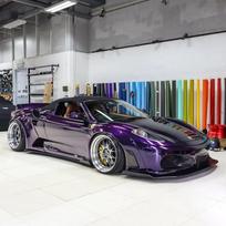 Vidurnakčio violetinės spalvos blizgus PET dažų apsauginė plėvelė visam automobilio kėbului