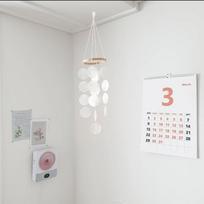 Creative Hanging Moon Wind Chimes Natural Shells With Crisp Ringtones Dream Catchers Home Decoration Circle Shells Pendant A1