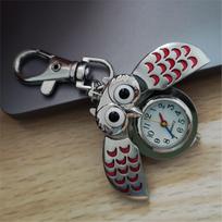 1pc Elegant Rose and Moon Pocket Watch Pattern Quartz Movement Necklace Pendant Pocket Watch Hanging Watch raudona