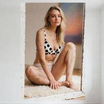 Mfoever Sexy Bikini Girl with Freckles Abstract Wall Art Blue Orange Purple Tin Sign Vintage Metal Poster for Bar Home Decor x Inch 20x30cm（7.8x11.8inch）
