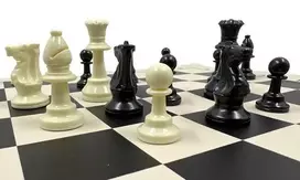 Plastikinės šachmatų figūros Nr. 4