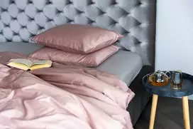 MIEGO GURU PREMIUM satino patalynės komplektas “Pudra” (TC300) 140x200cm