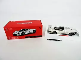 *BBURAGO metal. 1:18, Ferrari Daytona SP Baltas