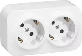 LEGRAND Forix dviguba vidinė kištukinė lizdas SCHUKO standartinis su saugikliu, 16A 2 x 2P + įžeminimas. Komplektuojamas su išoriniu pagrindu, baltas.