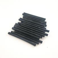 12 vnt./partija klijų lazdelių karštais klijais sujungiamoms plaukų priauginimo sruogoms. 7,0 mm x 10 cm karšto lydalo klijų lazdelė black