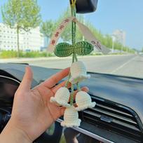 Automobilio pakabukas Rankomis pintas Pakalnutės formos Automobilio pakabukas Kūrybingas Automobilio galinio vaizdo veidrodėlio pakabukas Madingi moteriški automobilio aksesuarai 25cm balta