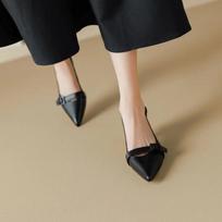 madingi vasariniai moteriški bateliai Smailus priekis Sandalai Sagtis Slingback Žemas kulnas Siurbliai Lakas Įsispiriami Zapatos De Mujer 35 juoda