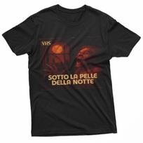 Sotto La Pelle Della Notte Giallo Horror Vhs Artwork T-Shirt S įvairiaspalvis