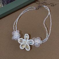 Stainless Steel Pearl Beaded Flower Chiffon Necklace: Light Luxury Korean Style Clavicle Chain balta vėrinio spalva